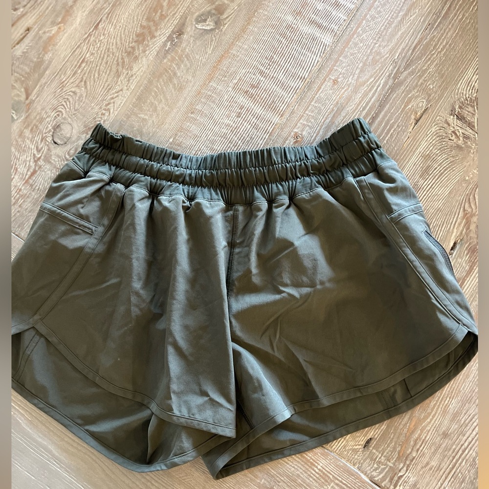 Lululemon Tracker Short size 6